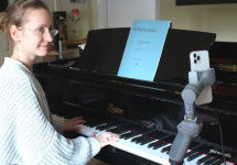 Online Klavierunterricht bei der Klavierschule Markt Bibart - Gimbal-gesteuertes iPhone 11 Pro